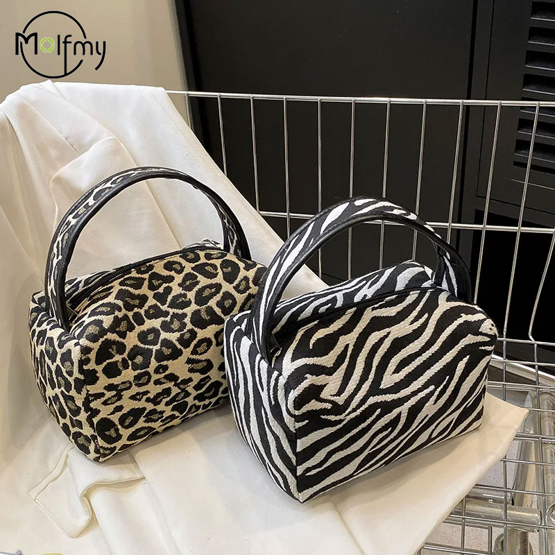 Luxury Skincare & Spa - Bolsa de maquillaje de leopardo, bolso