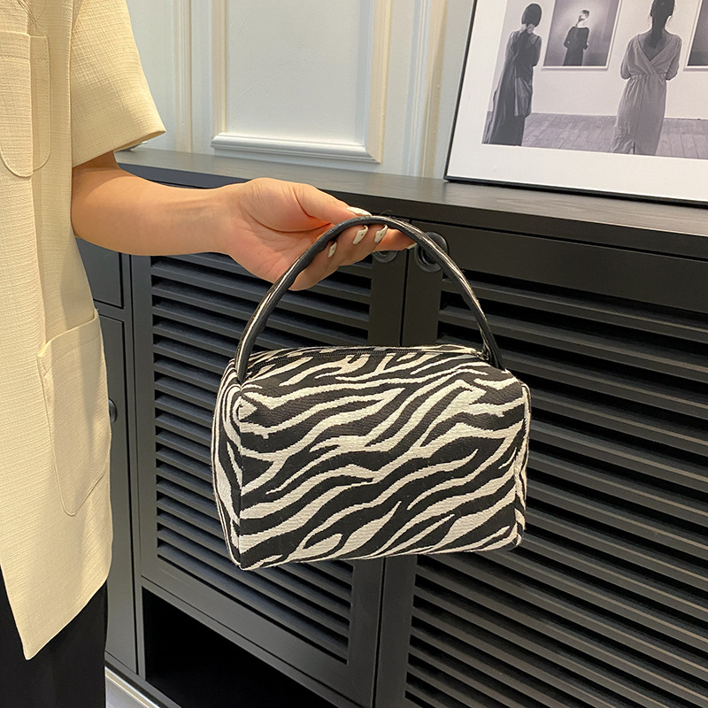 Bolsa de maquillaje de leopard - Luxury Skincare & Spa reseña y precio